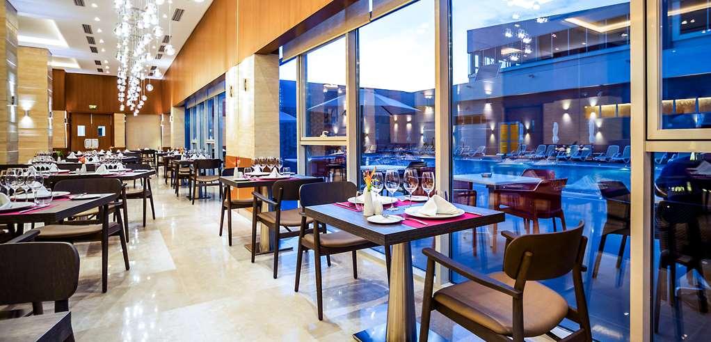 Отель Golden Tulip Le Diplomate Котону Ресторан фото