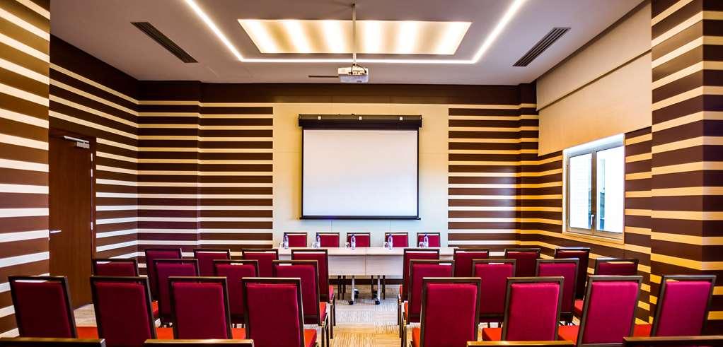 Отель Golden Tulip Le Diplomate Котону Удобства фото