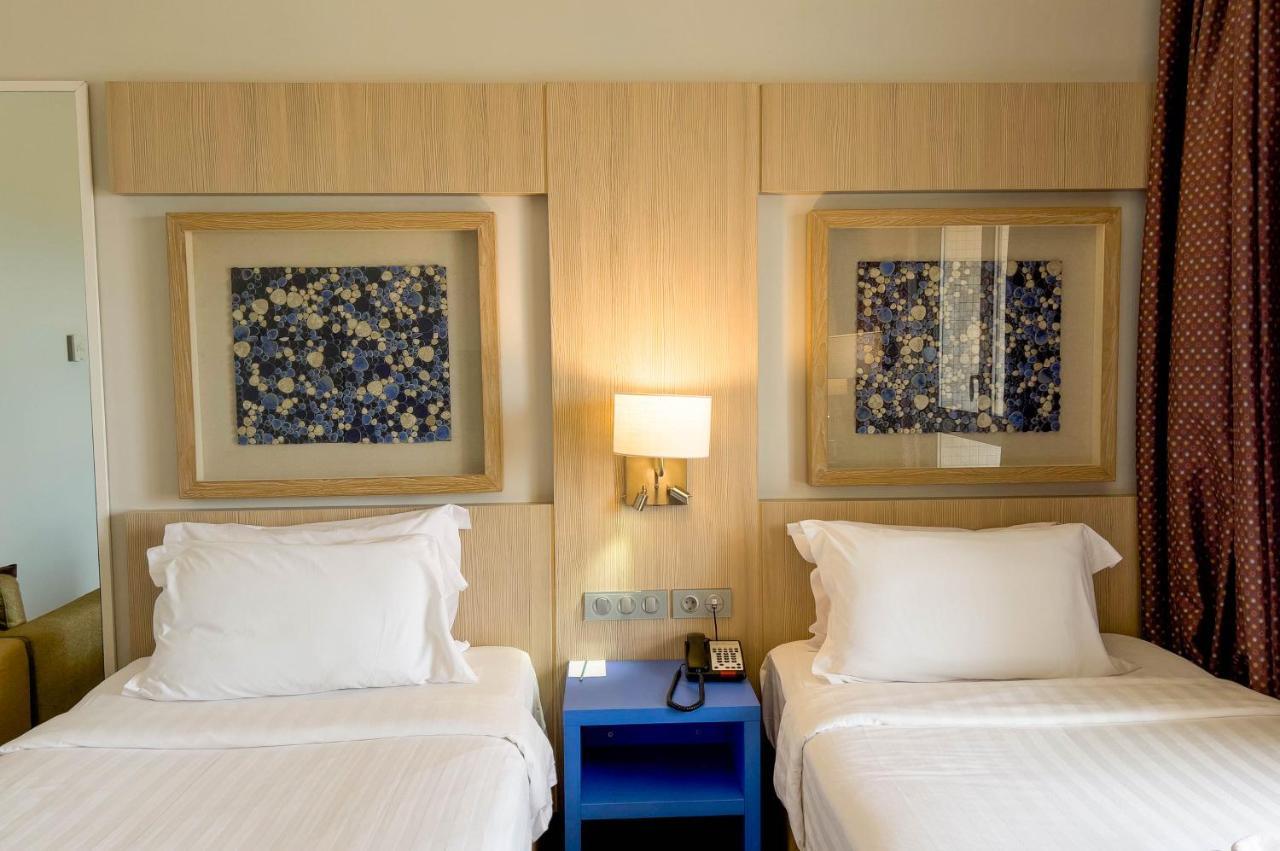 Отель Golden Tulip Le Diplomate Котону Экстерьер фото