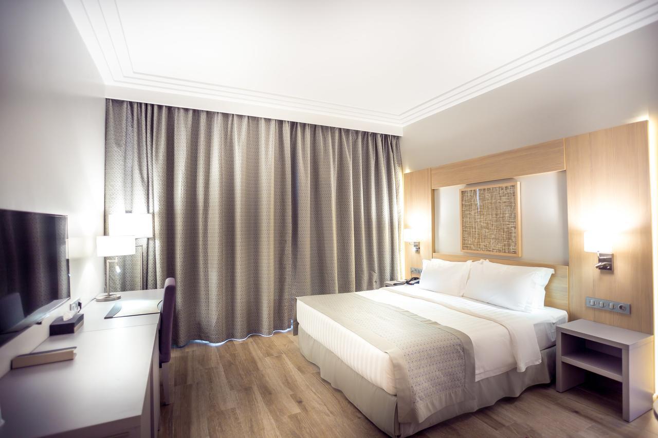 Отель Golden Tulip Le Diplomate Котону Экстерьер фото