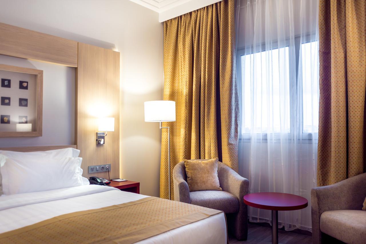 Отель Golden Tulip Le Diplomate Котону Экстерьер фото