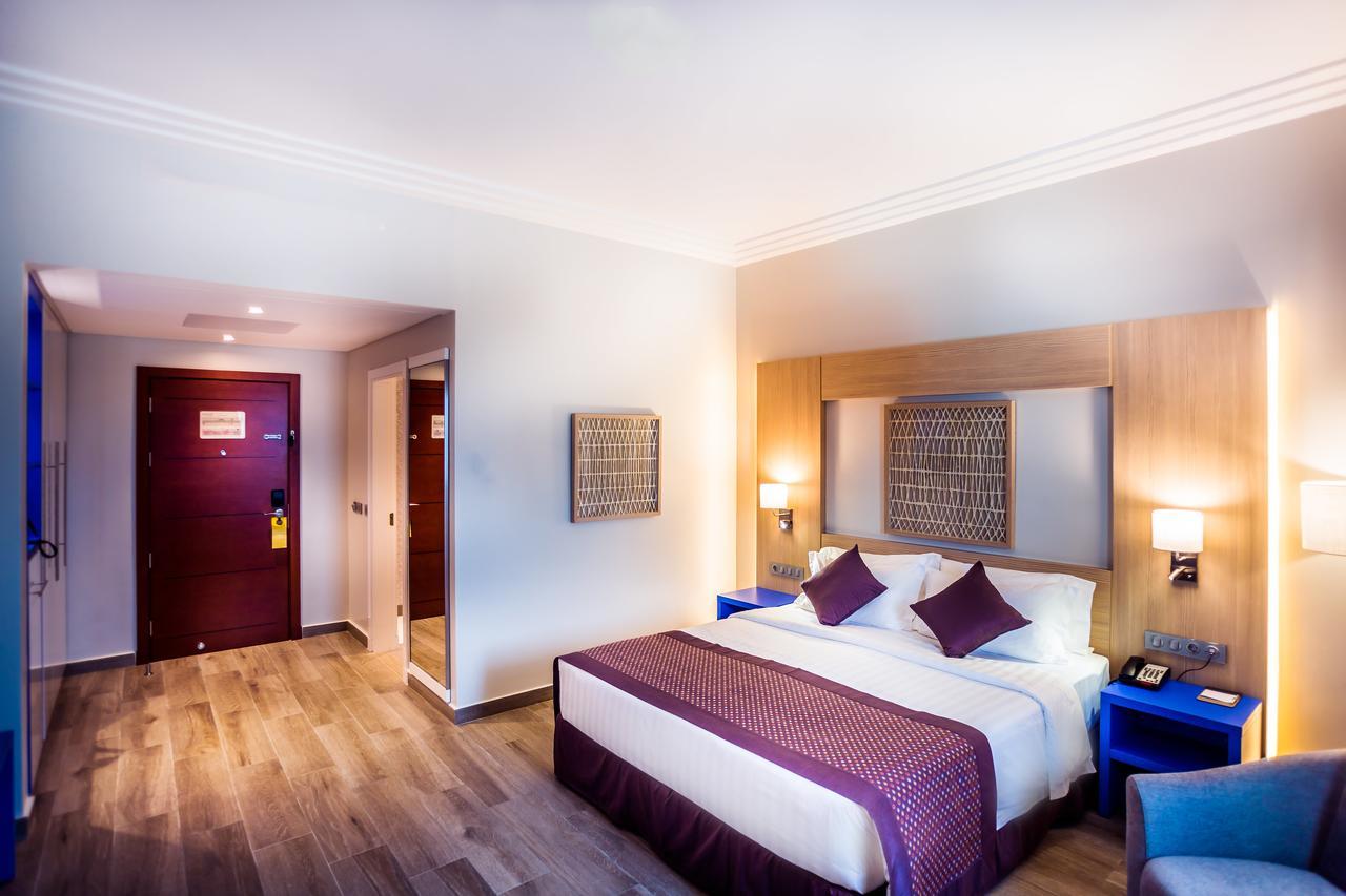 Отель Golden Tulip Le Diplomate Котону Экстерьер фото