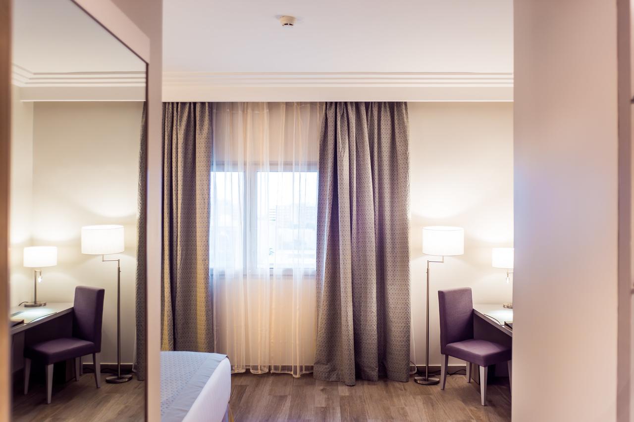 Отель Golden Tulip Le Diplomate Котону Экстерьер фото